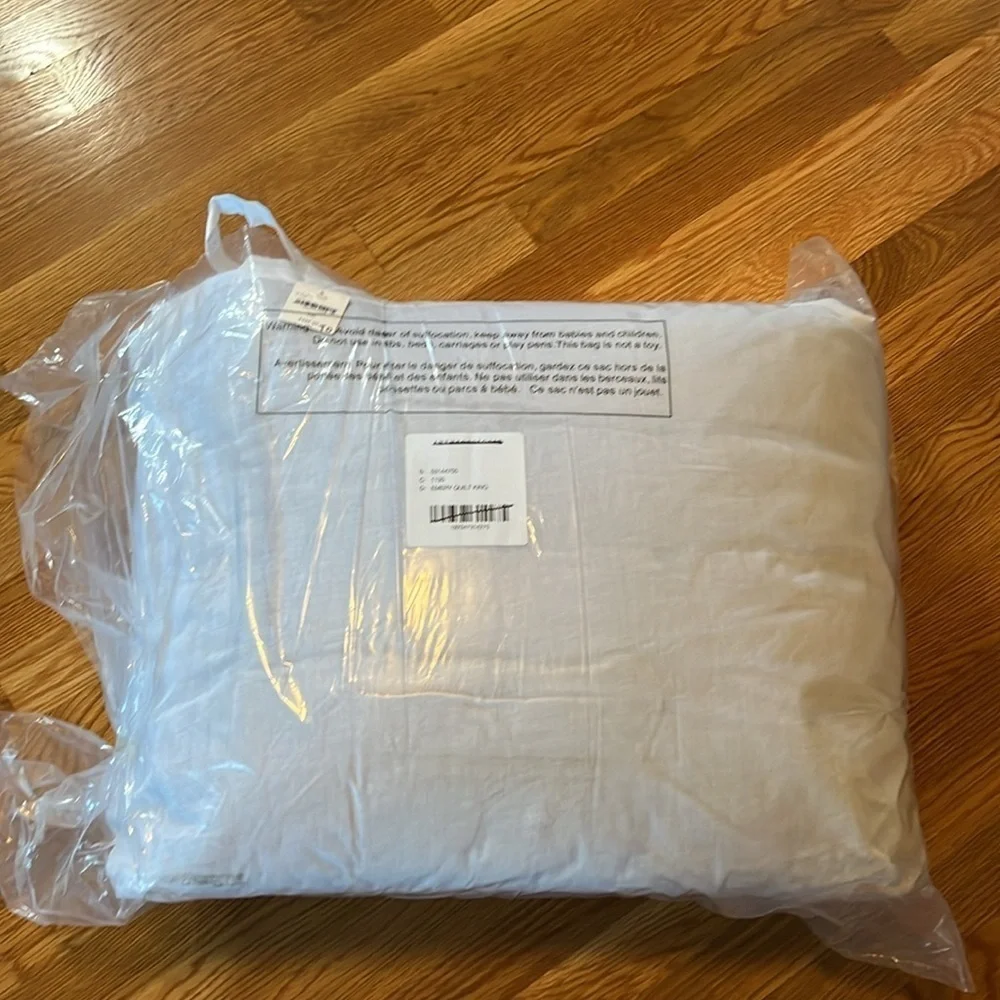 Anthropologie Velvet Emery Quilt Size King NWT